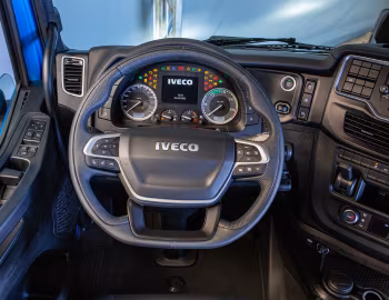 Panel frontal Iveco S-WAY 480 6×2 [Latam] '2022–pr.