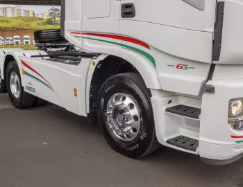 Iveco Stralis Hi-Way 440 "Carboni 65 anos" 6×2 tractor [Brazil] (AS440) '2021–22