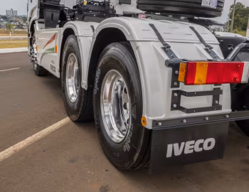 Iveco Stralis Hi-Way 440 "Carboni 65 anos" 6×2 tractor [Brazil] (AS440) '2021–22
