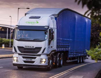 Iveco Stralis Hi-Way 460 6×2 tractor [UK-spec] (AS440) '2013–pr.