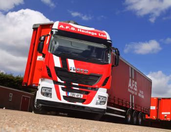 Iveco Stralis Hi-Way 460 6×2 tractor [UK-spec] (AS440) '2013–pr.
