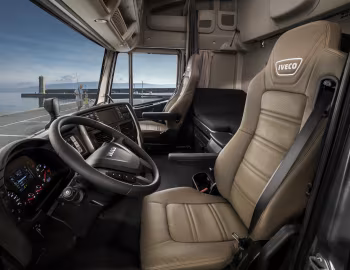 Interior Iveco Stralis 400NP 4×2 (AS440) '2016–pr.