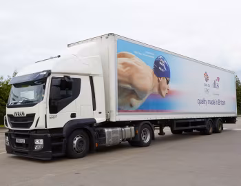 Iveco Stralis Hi-Road 420 4×2 tractor [UK-spec] (AD440) '2013–pr.