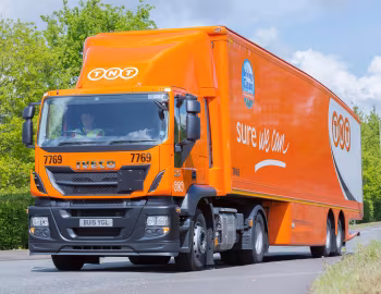 Iveco Stralis Hi-Road 420 4×2 tractor [UK-spec] (AD440) '2013–pr.