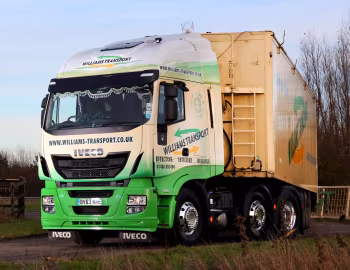 Iveco Stralis Hi-Way 460 6×2 tractor [UK-spec] (AS440) '2013–pr.