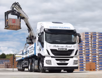 Iveco Stralis Hi-Way 480 6×2 tractor [UK-spec] (AS440) '2015–pr.