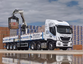 Iveco Stralis Hi-Way 480 6×2 tractor [UK-spec] (AS440) '2015–pr.