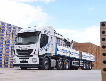 Iveco Stralis Hi-Way 480 6×2 tractor [UK-spec] (AS440) '2015–pr.