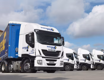Iveco Stralis Hi-Way 480 6×2 tractor [UK-spec] (AS440) '2015–pr.