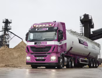 Iveco Stralis Hi-Way 500 6×2 tractor [UK-spec] (AS440) '2015–19