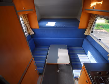 Interior Iveco Massif Tischer BOX 200 '2008–10