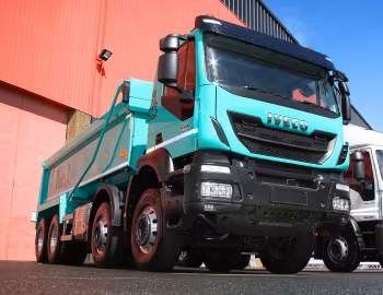 Iveco Trakker 360 8×4 tipper [UK-spec] '2016–21
