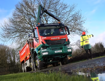 Iveco Trakker 360 8×4 tipper [UK-spec] '2016–21