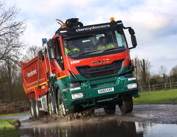 Iveco Trakker 360 8×4 tipper [UK-spec] '2016–21