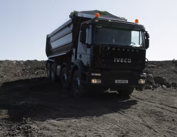 Iveco Trakker AD410T50 with Gervasi tipper body '2007–12
