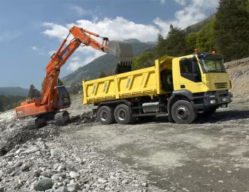 Iveco Trakker AD260T38, Fiat-Kobelco EX235