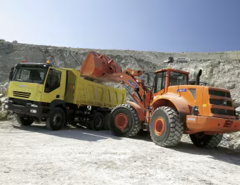 Iveco Trakker AD260T38, Fiat-Kobelco W270
