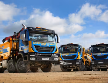 Iveco Trakker Hi-Road 410 8×4 tipper [UK-spec] '2016–pr.