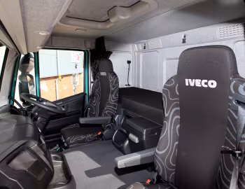 Interior Iveco Trakker Hi-Track 410 8×4 rigid chassis [UK-spec] '2013–pr.