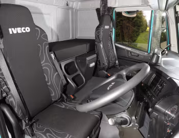 Interior Iveco Trakker Hi-Track 410 8×4 rigid chassis [UK-spec] '2013–pr.