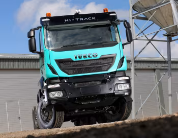 Iveco Trakker Hi-Track 410 8×4 rigid chassis [UK-spec] '2013–pr.