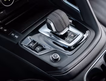 Interior Jaguar E-Pace R-Dynamic P300e AWD Black Pack [Worldwide] '2020–24