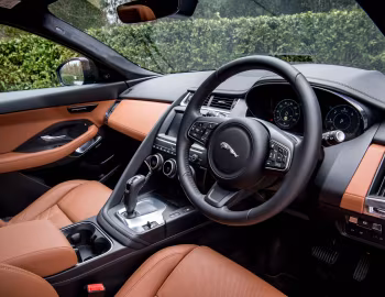 Interior Jaguar E-Pace D180 AWD SE [UK-spec] '2018–20
