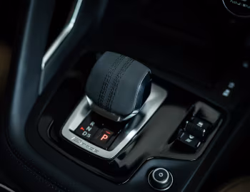 Interior Jaguar E-Pace D200 AWD Black Pack [Japan] '2021–24