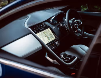 Interior Jaguar E-Pace P300e R-Dynamic SE [Japan] '2021–24