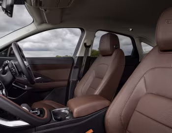 Interior Jaguar E-Pace R-Dynamic P300e AWD [UK-spec] '2020–24