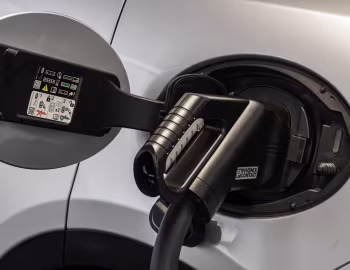 Jaguar E-Pace R-Dynamic P300e AWD [UK-spec] '2020–24