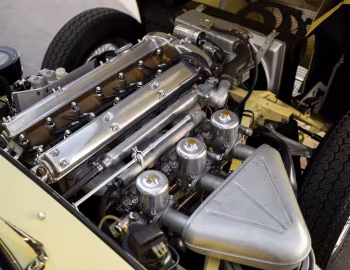 Bajo el capó 1963–64 Jaguar E-Type 3.8-Litre Open Two Seater [US-spec] (XK-E) '1962–09.1964
