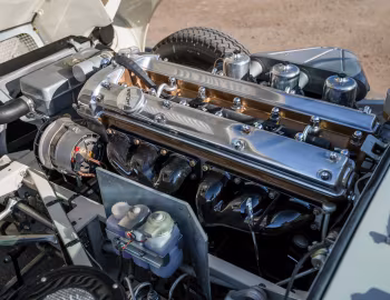 Bajo el capó 1965–67 Jaguar E-Type 4.2-Litre Open Two Seater [US-spec] (XK-E) '10.1964–07.1967