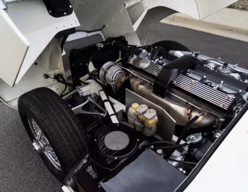 Bajo el capó 1969–71 Jaguar E-Type Fixed Head Coupe [North America] (Series II) '1968–71