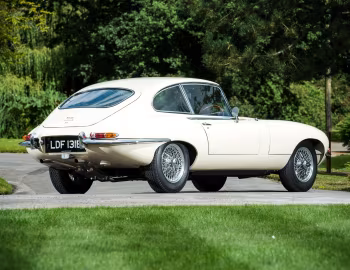 Jaguar E-Type Fixed Head Coupe 2+2 [UK-spec] '03.1966–07.1967