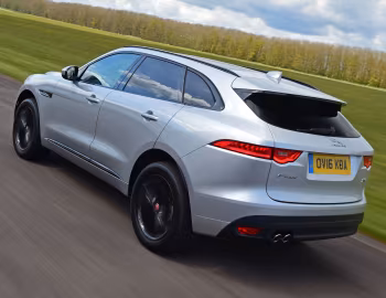 Jaguar F-Pace 20d AWD R-Sport [UK-spec] '2016–20