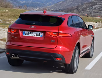 Jaguar F-Pace 20d AWD R-Sport [Worldwide] '2016–20