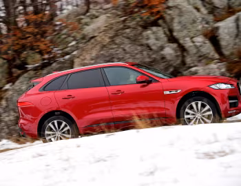 Jaguar F-Pace 20d AWD R-Sport [Worldwide] '2016–20