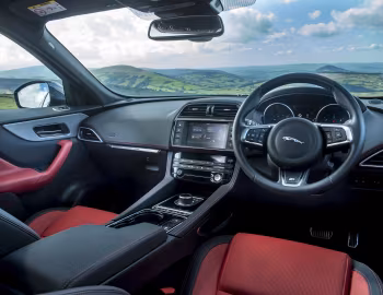 Interior Jaguar F-Pace 20d AWD R-Sport [UK-spec] '2016–20