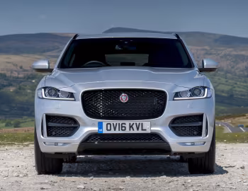 Jaguar F-Pace 20d AWD R-Sport [UK-spec] '2016–20