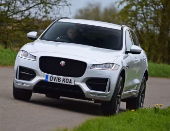 Jaguar F-Pace 20d AWD R-Sport [UK-spec] '2016–20
