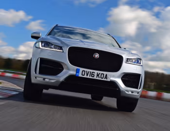 Jaguar F-Pace 20d AWD R-Sport [UK-spec] '2016–20