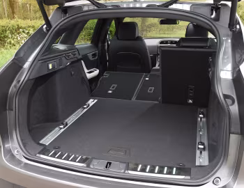 Ambos Jaguar F-Pace 25t AWD R-Sport [UK-spec] '04.2017–20