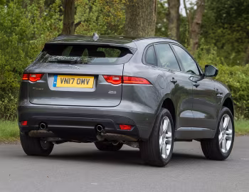Jaguar F-Pace 25t AWD R-Sport [UK-spec] '04.2017–20