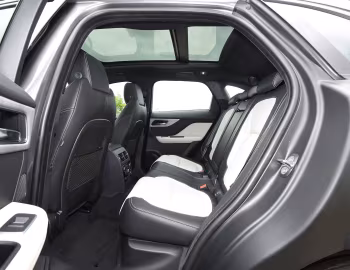 Interior Jaguar F-Pace 25t AWD R-Sport [UK-spec] '04.2017–20