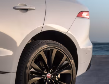 Jaguar F-Pace 25d AWD "Chequered Flag" [South Africa] '2020–21