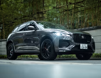 Jaguar F-Pace D200 SE R-Dynamic [Japan] '2021–pr.