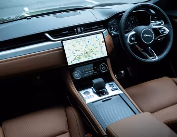 Panel frontal Jaguar F-Pace D200 SE R-Dynamic [Japan] '2021–pr.