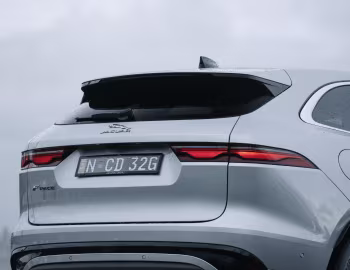 Jaguar F-Pace P250 R-Dynamic Black Pack [Australia] '2021–pr.