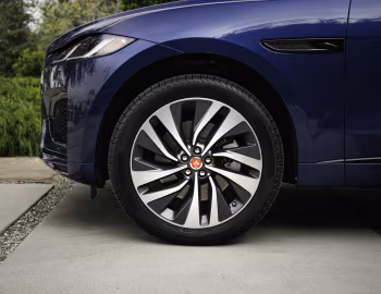 2021–pr. Jaguar F-Pace P400 AWD R-Dynamic [North America] '2021–pr.